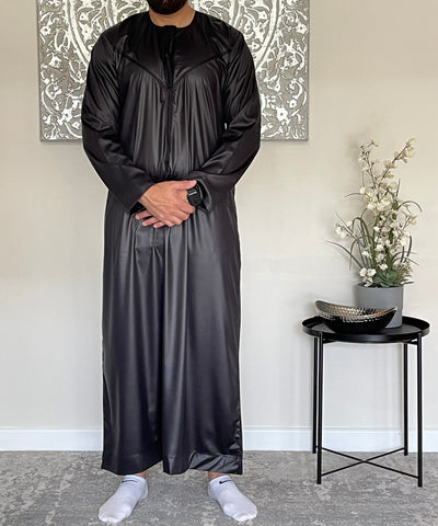 Men’s Shiny Black Omani Thobe Jubbah with Tassel