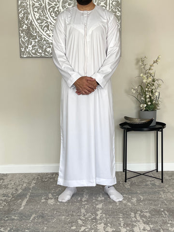 Men’s Shiny White Omani Thobe Jubbah with Tassel